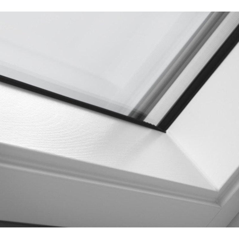 VELUX GGL CK06 2070 White Painted Centre-Pivot Window (55 x 118 cm)