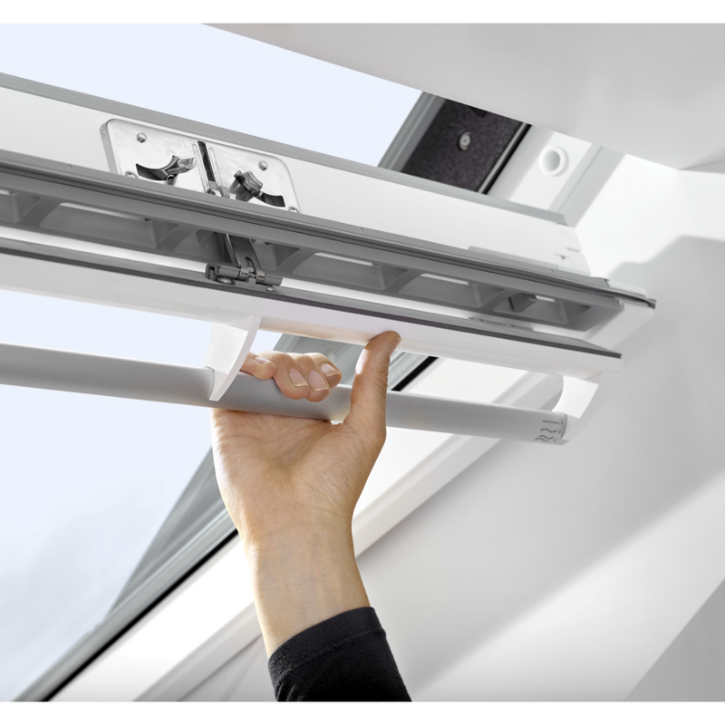 VELUX GGU FK06 0062 White Polyurethane Centre-Pivot Roof Window (66 x 118 cm)