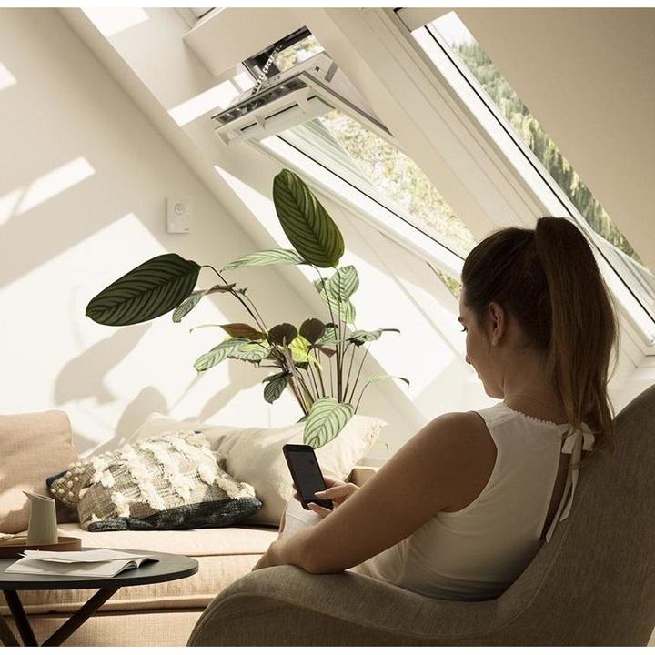 VELUX GGL UK08 206621U White Painted INTEGRA® Electric Window (134 x 140 cm)