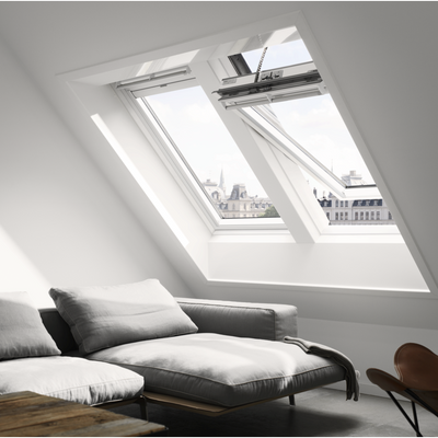 VELUX GGL PK06 206630 Triple Glazed White Painted INTEGRA® SOLAR Window (94 x 118 cm)